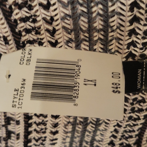 Crocheted Pattern Top - Picture 4 of 7